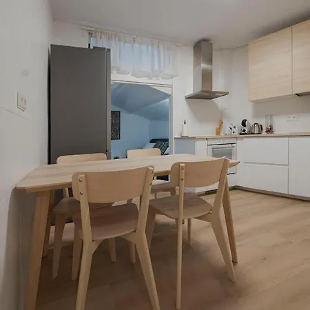 Reformado Con Encanto Junto A La Playa Zurriola, En Donostia - *