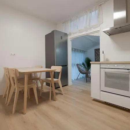 Reformado Con Encanto Junto A La Playa Zurriola, En Donostia - سان سيباستيان