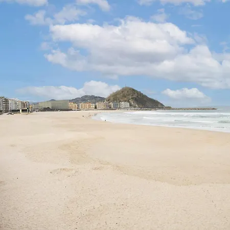 Acogedor Frente A La Playa Zurriola En דירה *