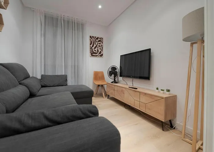 Διαμέρισμα Reformado Con Encanto Junto A La Playa Zurriola, En Donostia - *