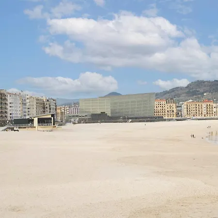 Acogedor Frente A La Playa Zurriola En 아파트 *